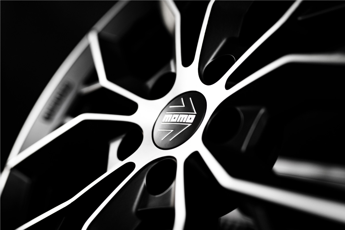 Shooting_Momo_Tires_Point